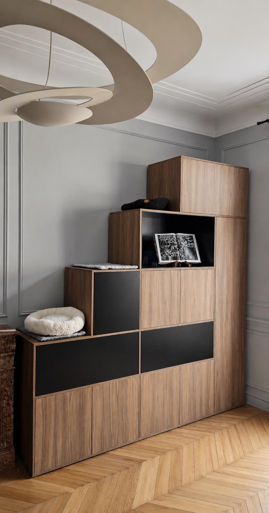 Composition de rangement sur mesure en bois et noir